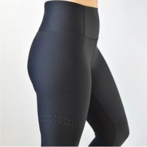 Lululemon Zoned In high rise tight 27”